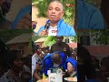 RAIS SAMIA ATOA ZAWADI KWA WANAFUNZI WA SHULE YA MSINGI MAZINYUNGU KILOSA