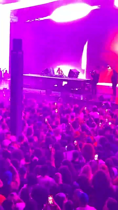 Uncle Waffles live in New York