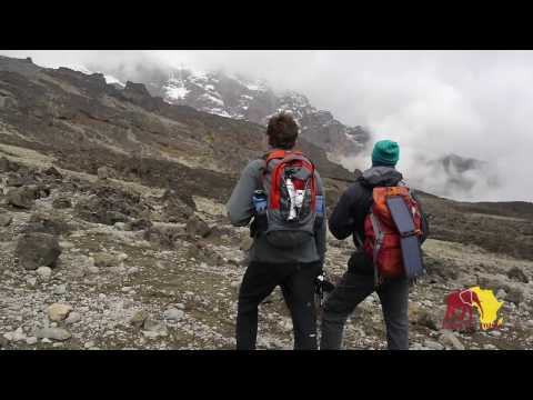 Video: Promis Planen Eine Kilimanjaro-Kuchenwanderung, Um Geld Für Sauberes Wasser Zu Sammeln - Matador Network