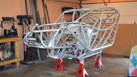 Episode 9: Cockpit, panels and paint | How to build your own rock crawler/buggy/bouncer