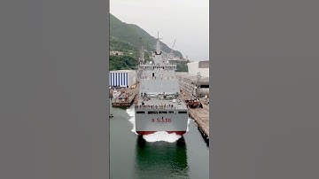 Khoảnh khắc hạ thuỷ con tàu siêu khủng tại cảng Castellammare di Stabia nước Ý #antvina #logistics