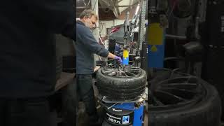 how to swap tires on wheels using tyres swapping machine @DKPerformance