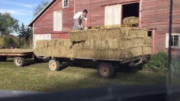 Timelapse - Unloading hay bales