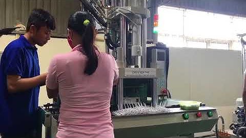 Double sliding injection molding machine