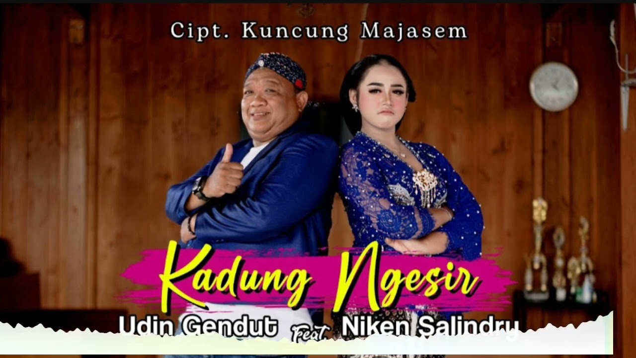 Porno jinsiy etuk ayollar bilan squirts kamming