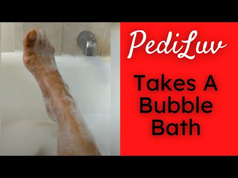 Pediluv Takes a Bubble Bath.