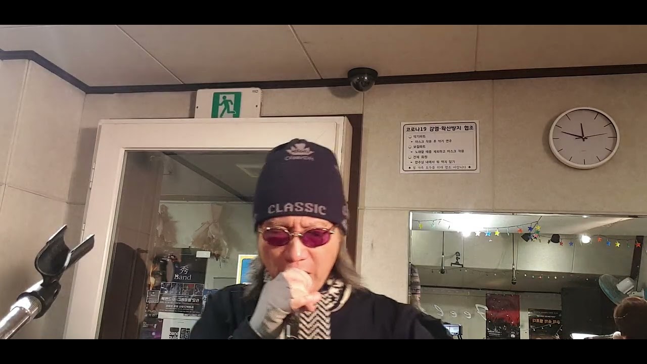 리드보컬[쭈니1]단독샷, 필카페 킹스밴드 키보드왕형님 복귀를 축하하면서..[빗속의여인]공연연습곡 리드기타 김동숙 베이스 조창운 파워드러머 최성덕 키보드 이상웅 킹스5인조밴드