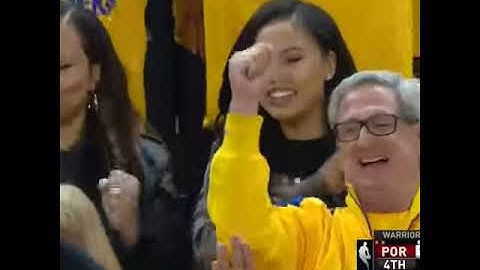 Stephen Curry behind-the back dribbling wizardry ⚡️