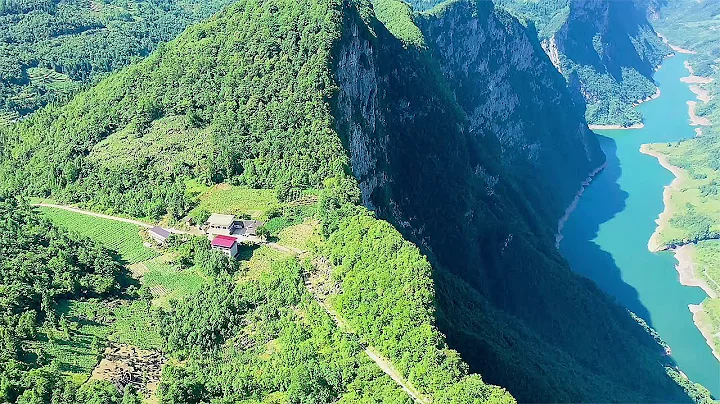 【湖北合集】湖北大山裡的農村，房子建在懸崖邊，看看他們是怎麼生活的 - 天天要聞