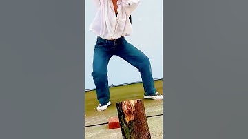 technique of cutting a tree trunk using an axe #shorts