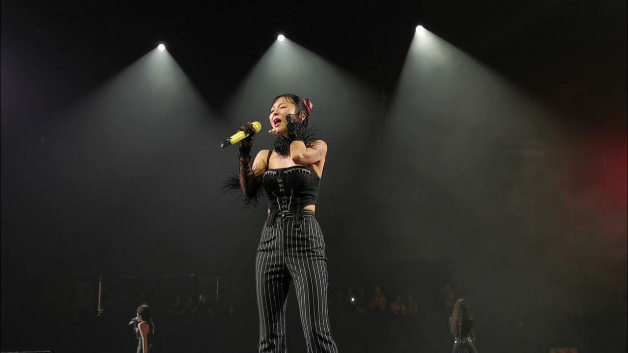 Red Velvet 'BYE BYE' + 'In & Out' @redvelvet R to V Tour in Amsterdam 230530 (4K fancam)