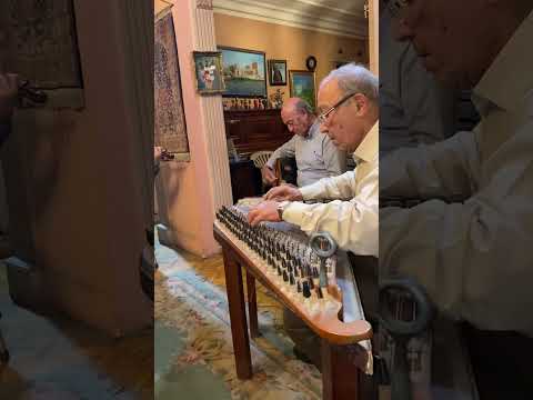صالون الدكتور خليل الديواني يا مواعدني بكره غناء د عصام عليوة