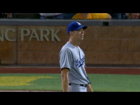 LAD@PIT: Hill tosses a no-hitter through nine frames