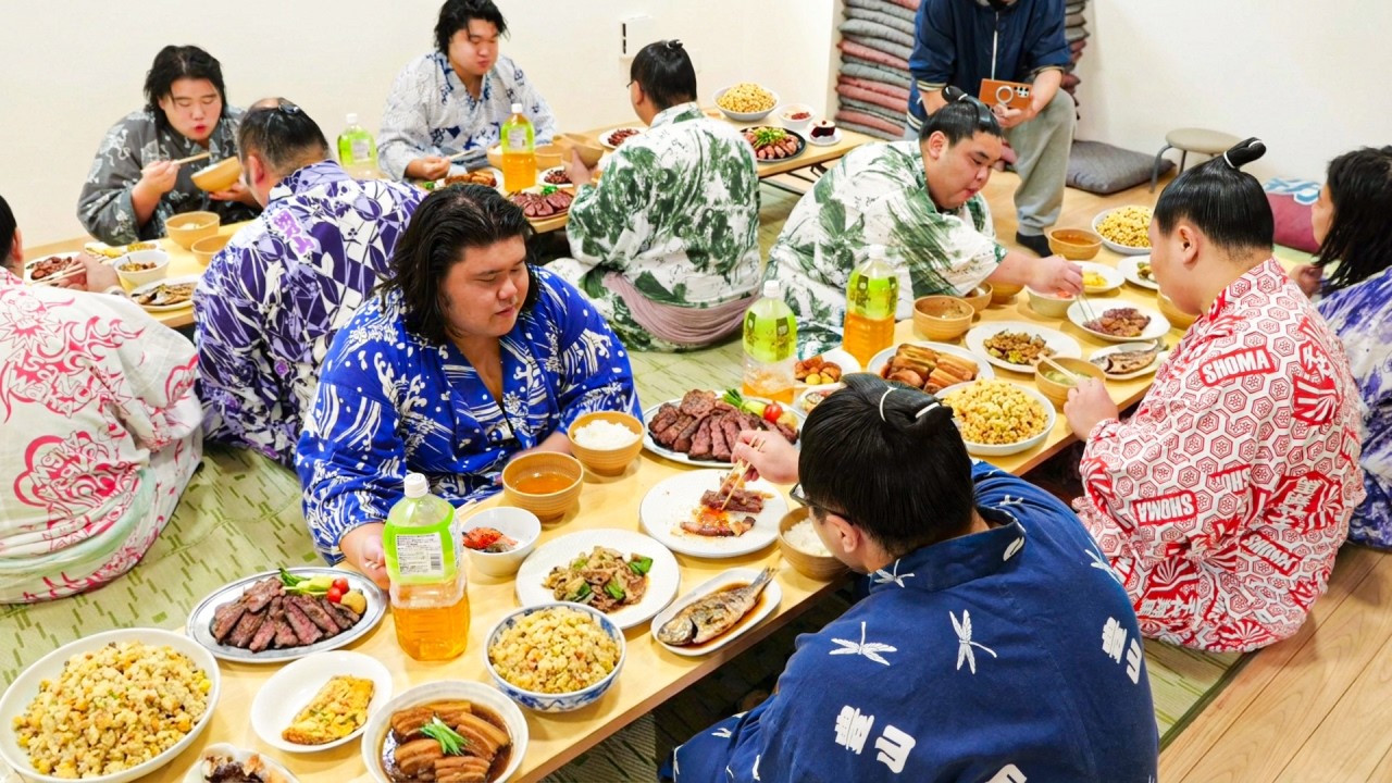 26 ГОЛОДНЫХ Борцов Сумо Едят БЕСКОНЕЧНО После Интенсивной Тренировки!