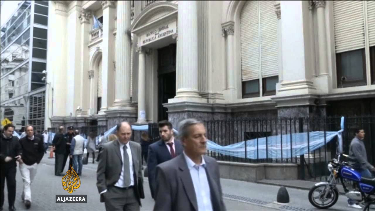 الأرجنتين تجمع مليار دولار من خلال إصدار سندات