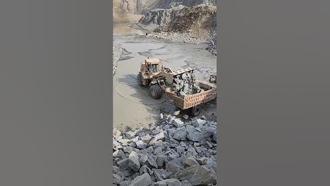 Caterpillar 966E Wheel Loader Works Like Beast: Loading Big Rocks into Huge Trolleys #viralshorts