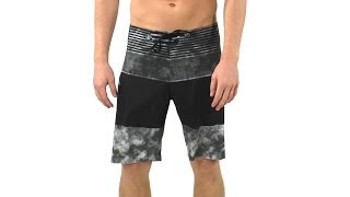 Volcom Men's Linear Mod Boardshort | SwimOutlet.com