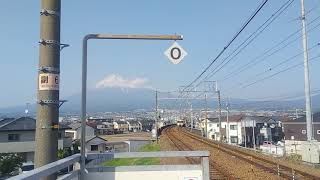 富士山が見える！ JR身延線の竪堀駅（静岡県富士市）とJR東海313系電車。JR Minobu Line at Katabori station with great view of Mt.Fuji