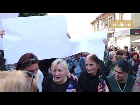 დგებუაძის ოჯახის წევრები სავარაუდოდ პროკურორს ხვდებიან