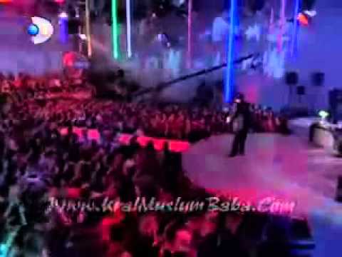 Müslüm Gürses & Öykü Gürman-Sarıl Bana.. (Beyaz Show)