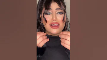 قابلت ست بتقرا الكف 