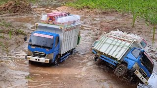 NEKAT MELEWATI JALAN BANJIR‼️RC TRUK CANTER BERMUATAN BOTOL MINUMAN..akhirnya terguling juga🔥