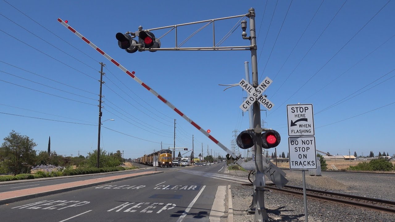 *Major Crossing Fail* Train Approaches & Gates Rise, Power Inn Rd. Railroad Crossing, Sacramento CA