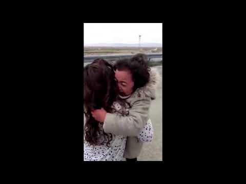 Girl bursts into tears when reunited with healthcare worker mother - Girl bursts into tears when reunited with healthcare worker mother