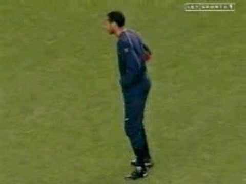 Thierry Henry caught doing a funny trick in training. PLEASE SUBSCRIBE to friends page www.youtube.com