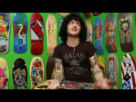 Video: Cedric Bixler Zavala netto waarde: Wiki, Getroud, Familie, Trou, Salaris, Broers en susters