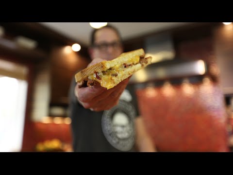 Video: How To Cook Brisket In Cheese