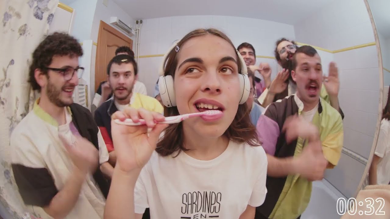 Agafa el raspall - (Videoclip oficial)