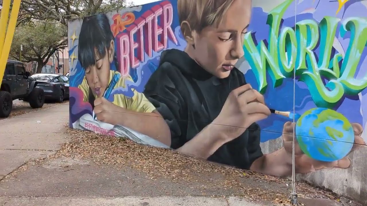 02/50 - SC | Graffiti Couple painting ILLEGAL MURALS in CHARLESTON, SC for 