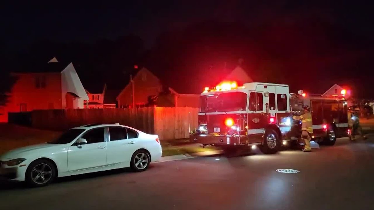 RAW VIDEO: 4 displaced after north Raleigh house fire - YouTube