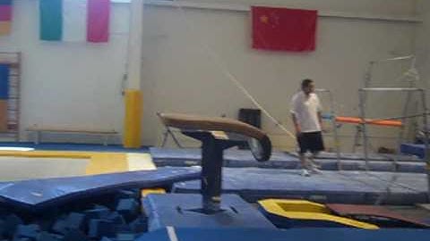 Handspring Front 1/2 Vault