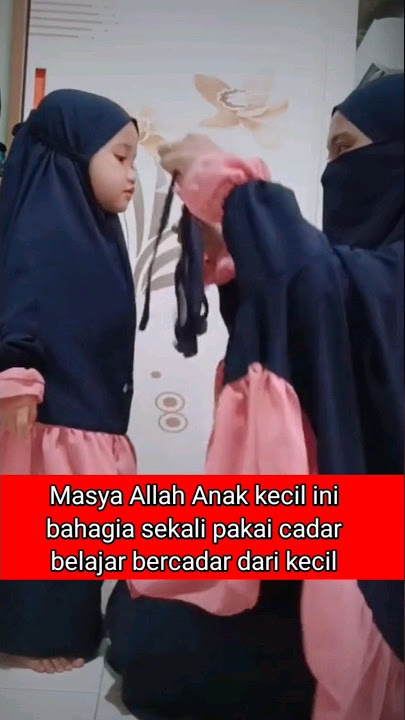 Masya Allah anak kecil ini bahagia sekali dipakai kan cadar bersama ukhti bercadar cantik