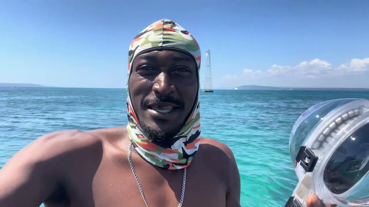 Went to sea ￼ to test my new camera and this happen 10 pound barracuda