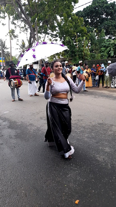කුඩෙත් අරන් කොහෙද මේ යන්නෙ #shorts #perahera_dance #dance