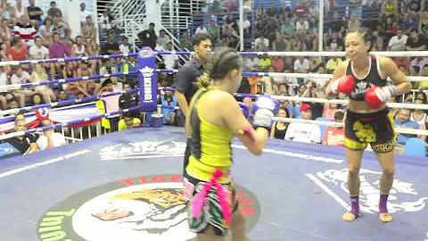Jennifer Tate (Tiger Muay Thai) vs Emily (Pepe Mua...