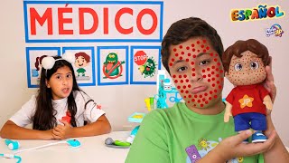  Maria clara es una buena doctora | Pretend Play with doctor toys 