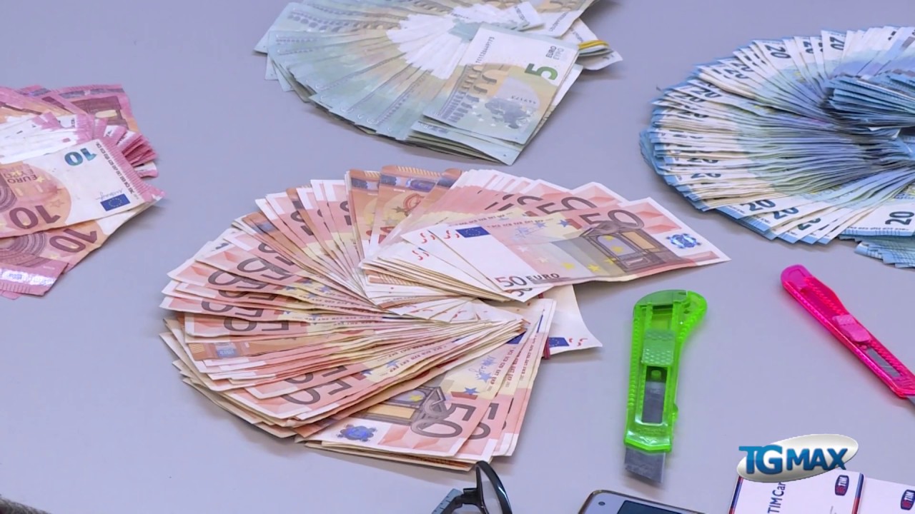 Rapinano la banca e fuggono in spiaggia a Pescara, arrestati