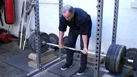 John Gallacher doing a 240kg 18inch Deadlift at ag...