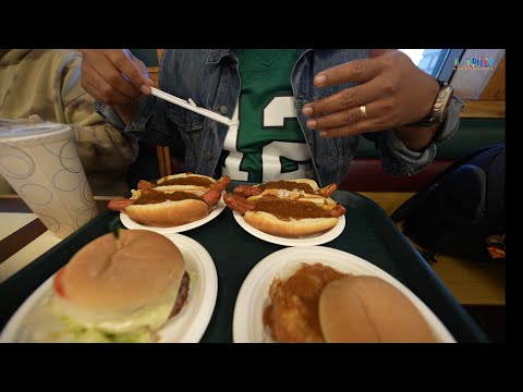 Video: Hot Grill vs. Rutt's Hut: Clifton, NJ's Hot Dog Döyüşü