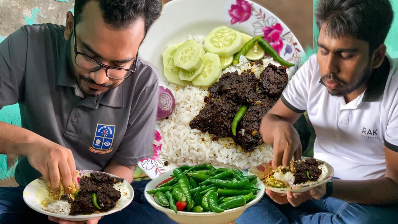 Eating Lunch(Rice & Spicy Meat Curry, Kala Bhuna) With Friends at Nowhata Haat, Rajshahi