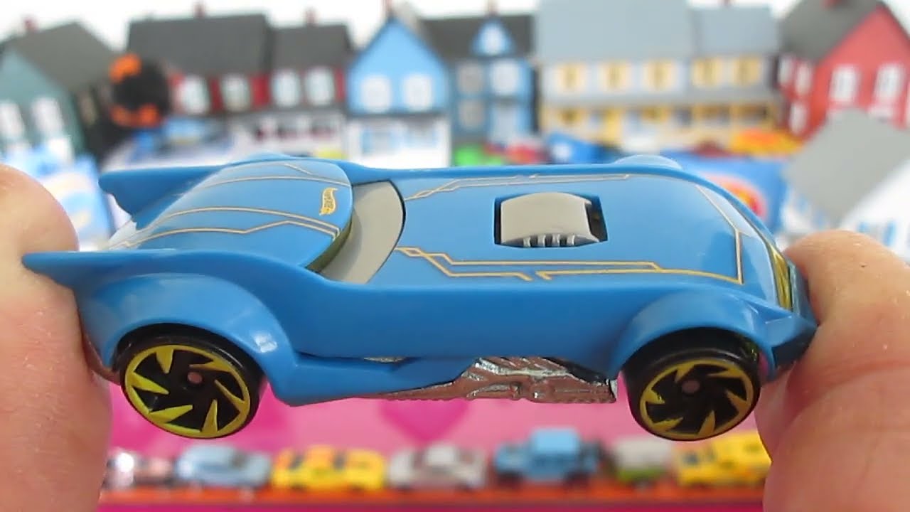 DC Comics The Batman Batmobile - Hot Wheels Hero Character Car