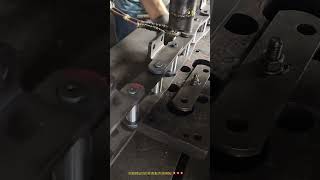 Riveting Conveyor Chain Belts Technique