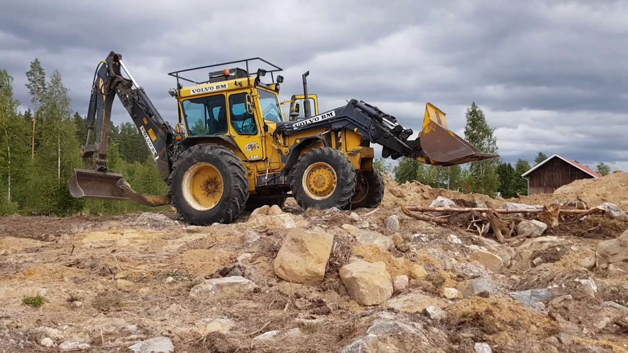 Markplanera med grävmaskin, VOLVO BM 646 årsmodell -79