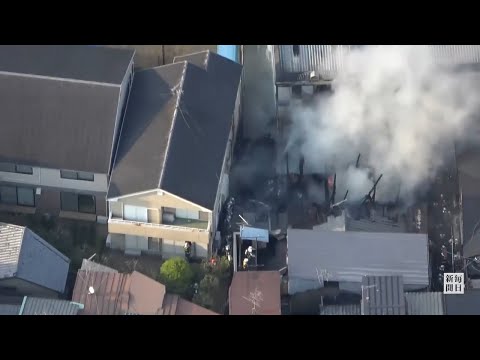 大阪・生野の棟続き住宅で火災　焼け跡から男性遺体、2人負傷