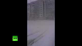 Крым завалило снегом(В Крыму резко ухудшились погодные условия. На полуостров обрушился снежный шторм. В интернете появилось..., 2015-03-17T11:51:21.000Z)