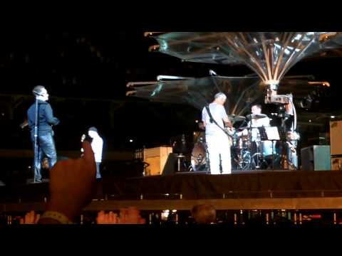U2 - One Tree Hill (Live in Chicago July 5, 2011)